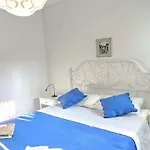 Doris Villa *