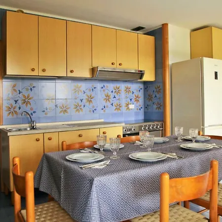 Doris Villa *
